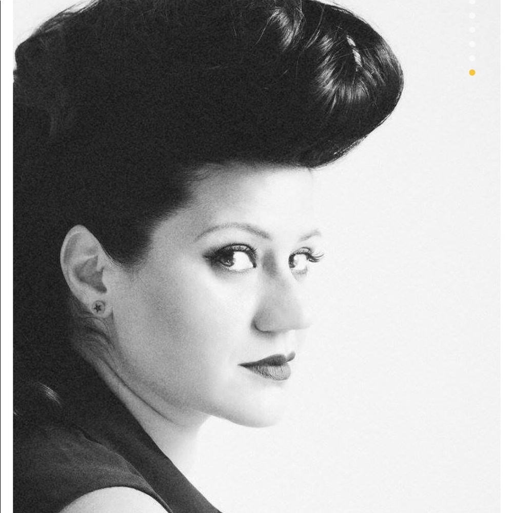 Meet your Posher, Claudia